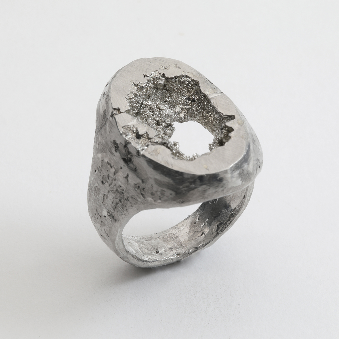 ring rough texture shinny surface